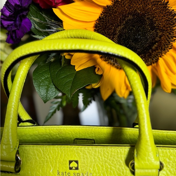 Kate Spade Perri Lane Romy Lime Green Bag! Pre-Loved - Picture 4 of 16